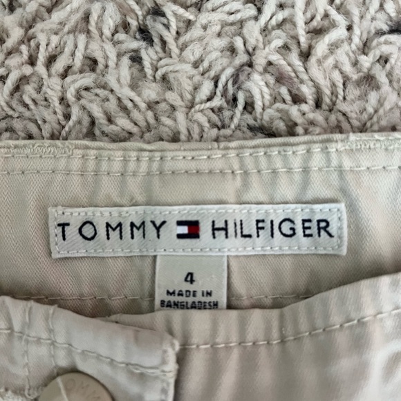 Tommy Hilfiger Size 4 Women’s Cream Cargo Pants in Great Condition! - Picture 3 of 3